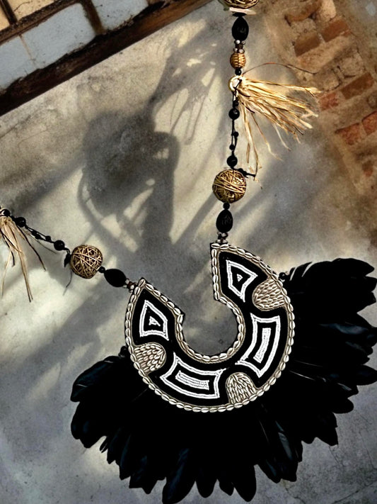 Bijou mural "Umalas" – Décoration murale bohème en plumes et perles