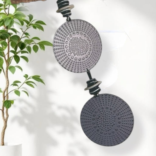 Bijou mural Zuni – Suspension murale en jute, argile et métal – Fait main